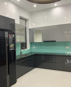 TBA111-Tủ bếp Ninh Bình mẫu tủ bếp chữ L nhựa đặc cánh phủ Acrylic.
