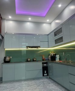 TBA110-Tủ bếp chữ L nhựa đặc cánh phủ Acrylic màu AC72.