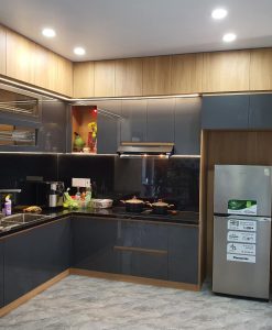 TBA167_ Tủ bếp khung thùng vinco cánh phủ Acrylic bóng gương thi công tại Kim Sơn Ninh Bình.