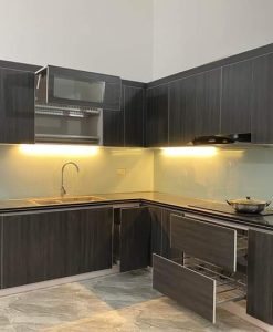 TBV126-Tủ bếp nhựa cao cấp Vincoplast chất liệu dán da thi công lắp đặt tại Nam Thành Ninh Bình.