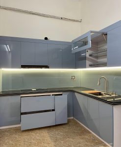 TBA160-Tủ bếp nhựa đặc cánh phủ Acrylic tủ bếp chữ L thi công tại Ninh Bình.