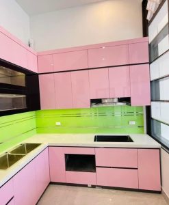 TBA187_Tủ bếp màu hồng nhựa đặc cánh phủ Acrylic bóng gương.
